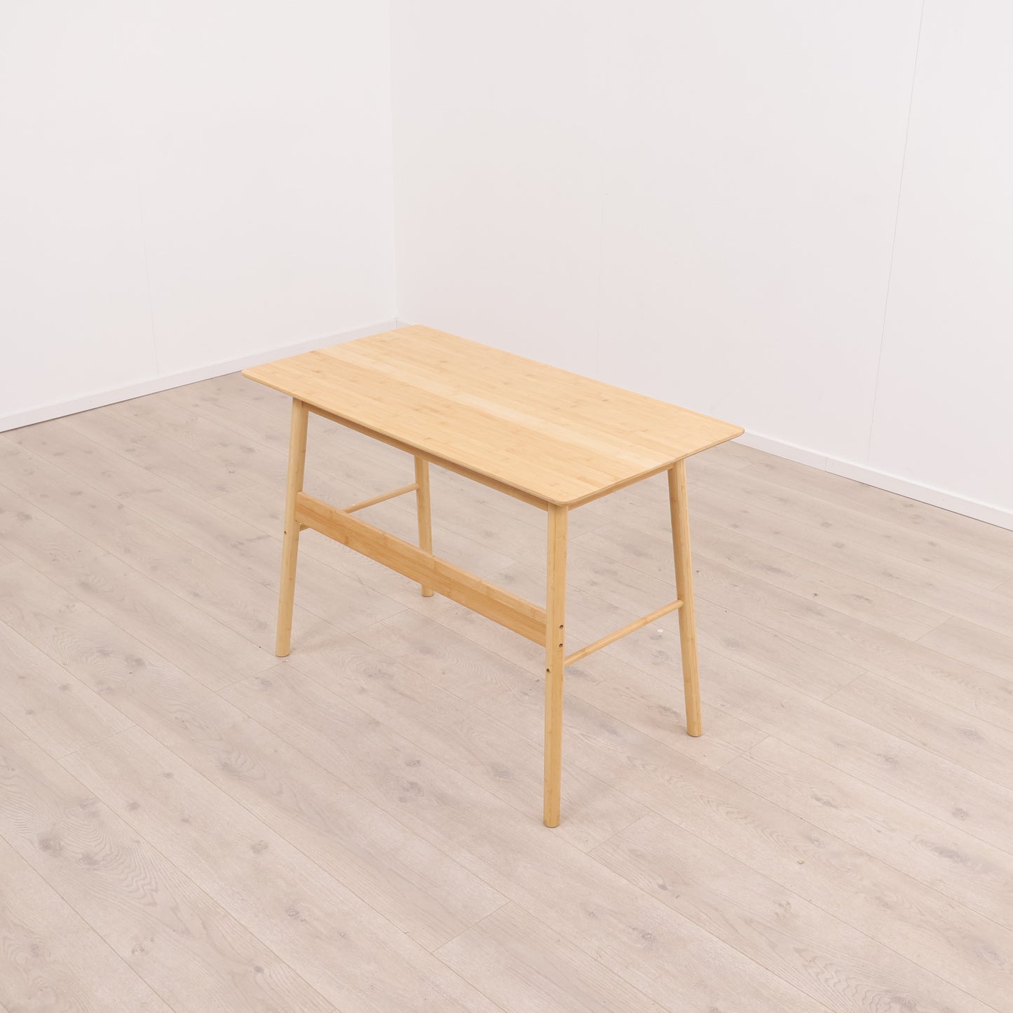 Kun brukt til utstilling | Vandsted skrivebord i bambus. 105x55