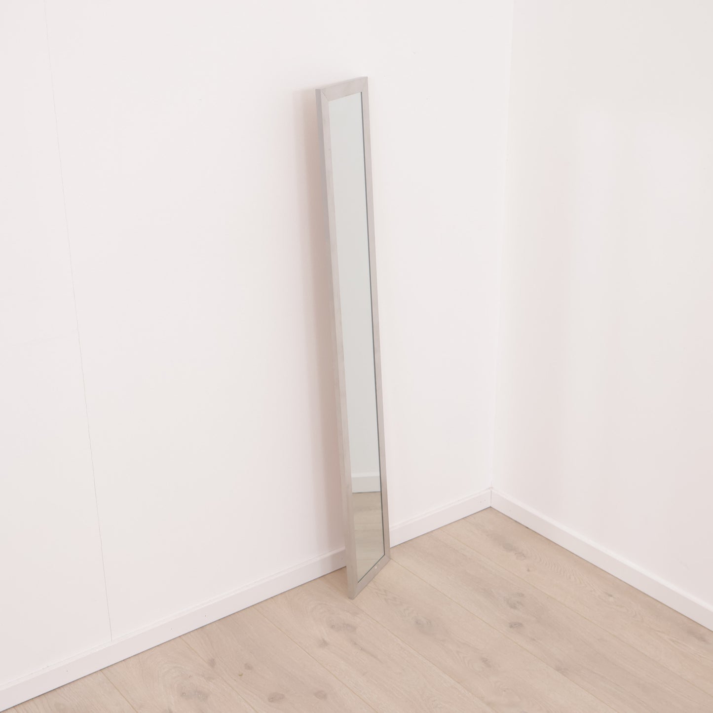 Høyt sølvspeil. 128x22 cm