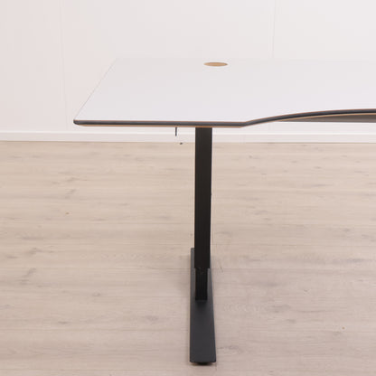 Manuelt hev/senk skrivebord med sort understell