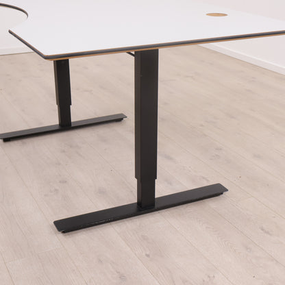 Manuelt hev/senk skrivebord med sort understell