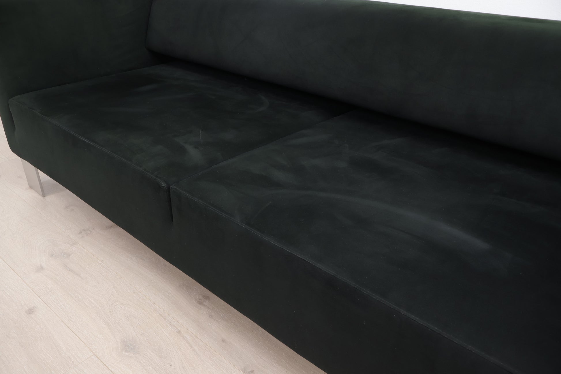 Nyrenset | 3-seter sofa i fløyelsstoff