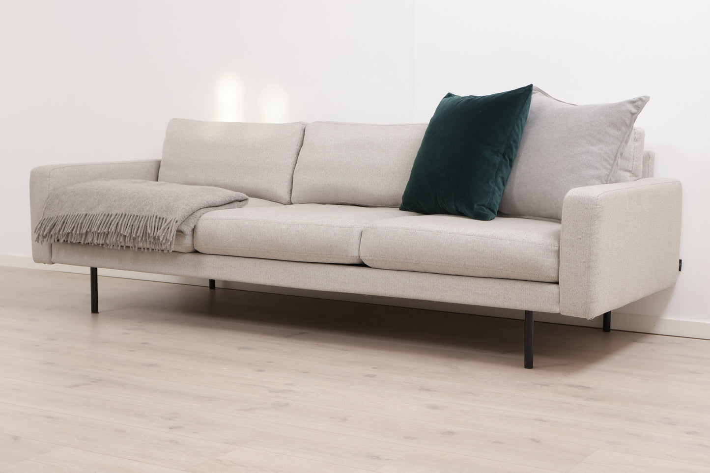 Nyrenset | Lys grå Myske 3-seter sofa fra Stay med dunputer