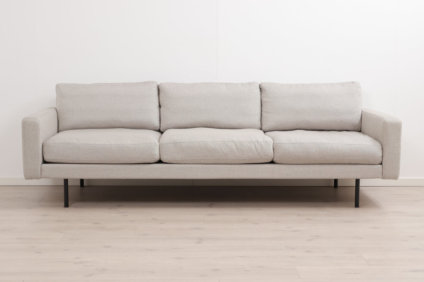 Nyrenset | Lys grå Myske 3-seter sofa fra Stay med dunputer