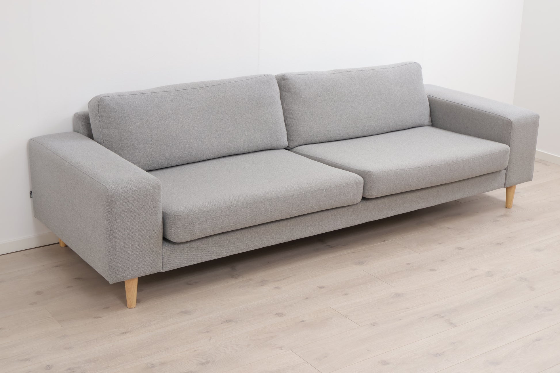 Nyrenset | Lys grå Litsofa 3-seter sofa med eikebein