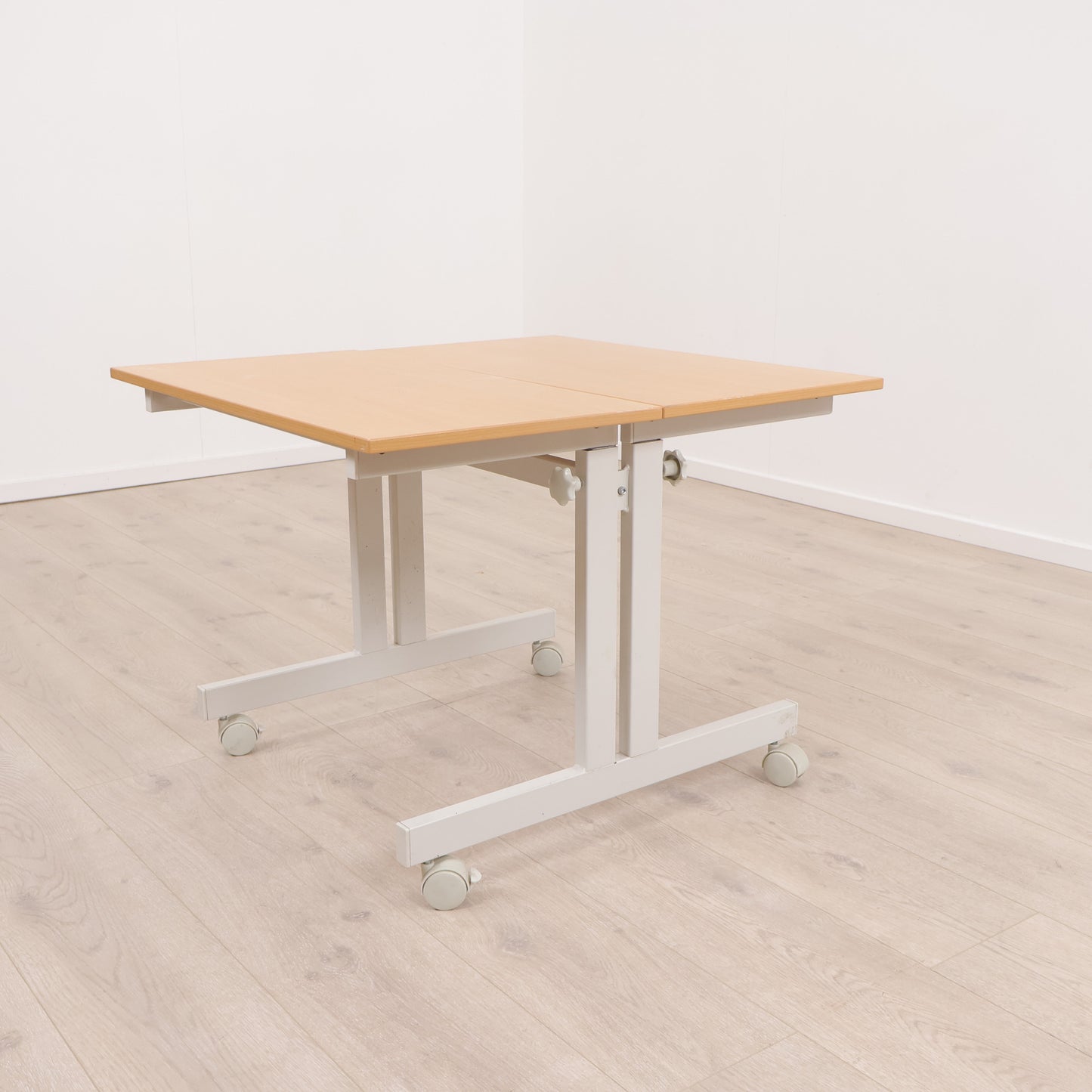 Kvalitetssikret | Mindre skrivebord med hjul, 75x80