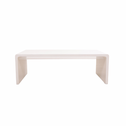 Hvitt sofabord i minimalistisk design