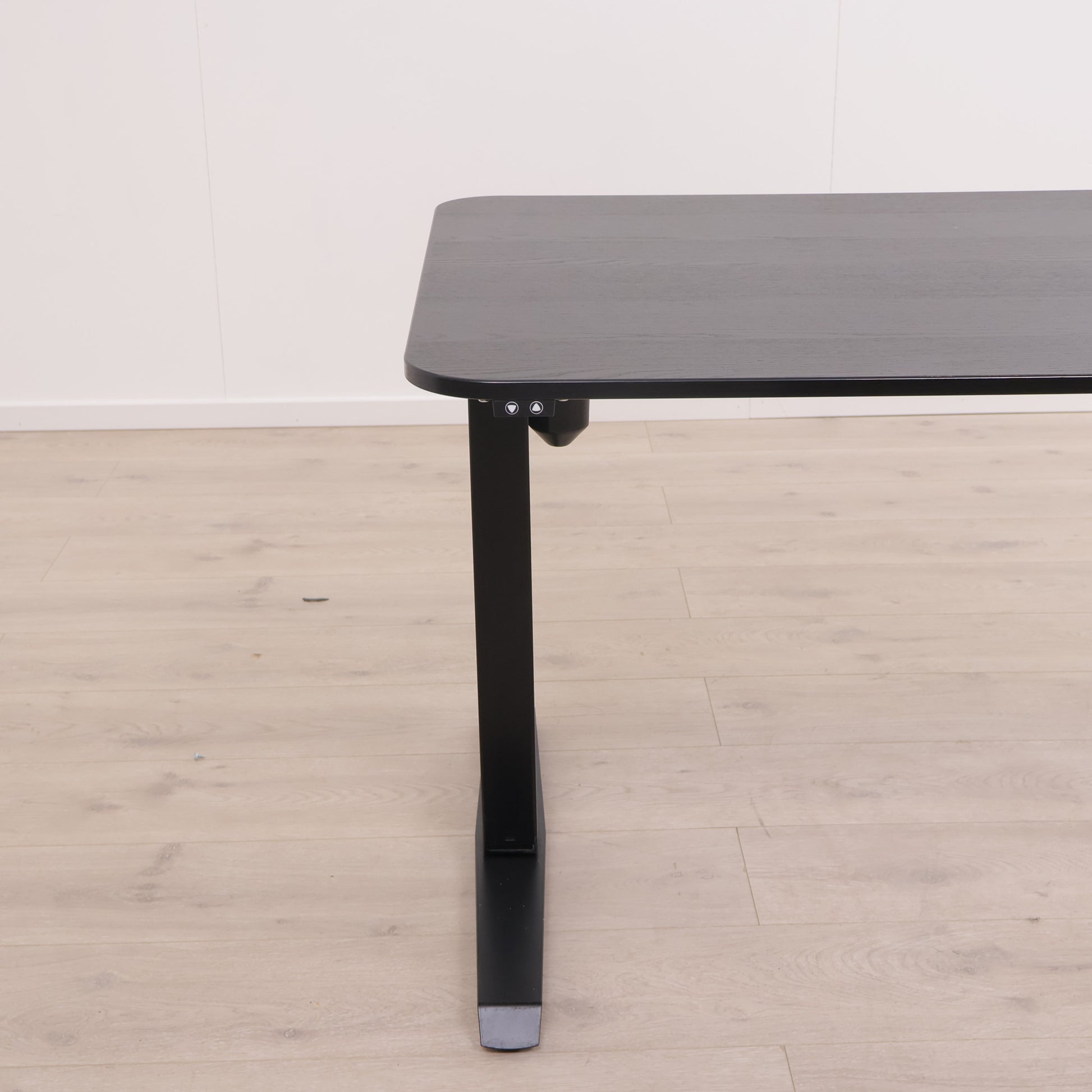 Helsort elektrisk hev/senk skrivebord. 120x80 cm