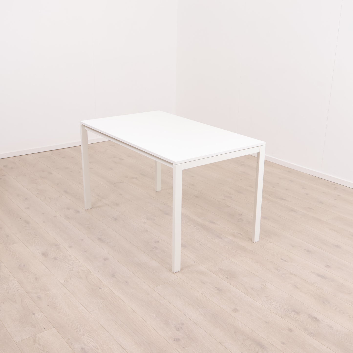IKEA MELLTORP helhvit skrivebord. 125x75 cm