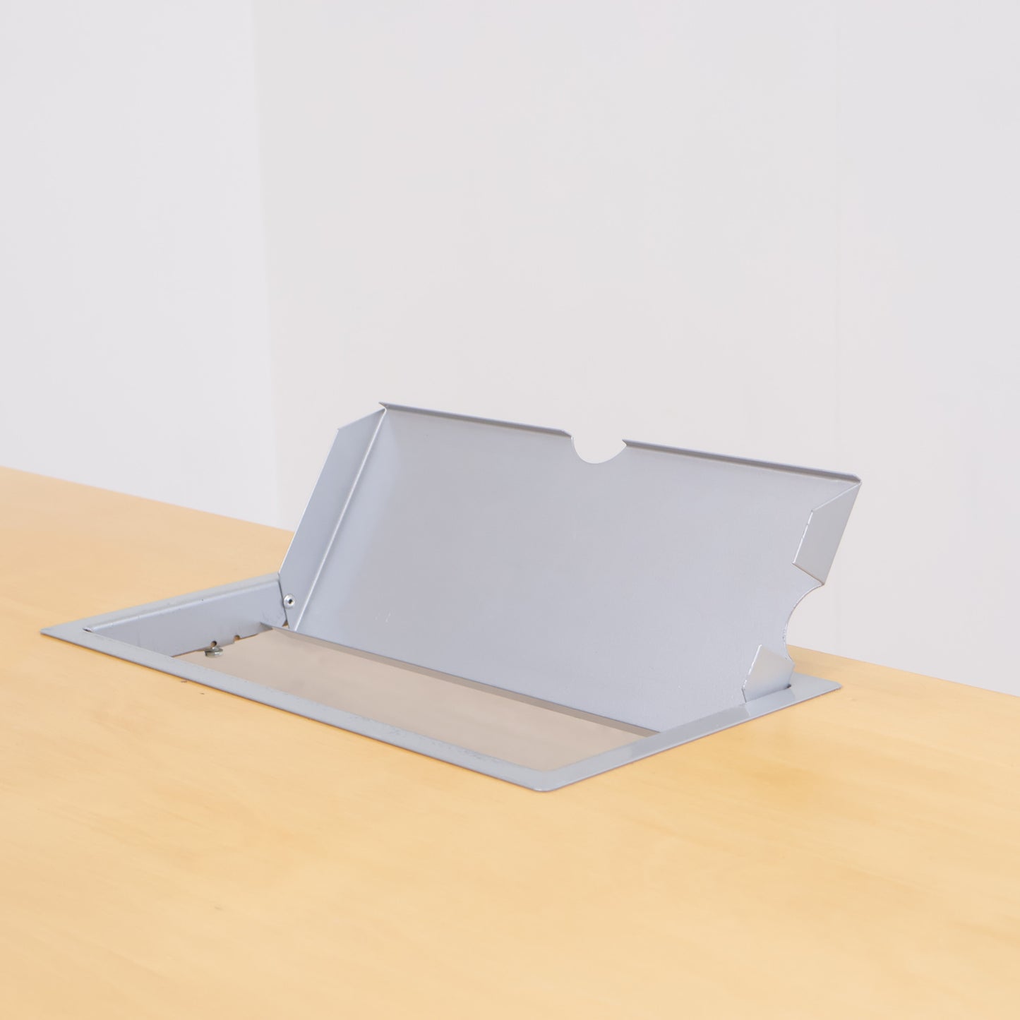 Elektrisk hev/senk skrivebord med magebue. 160 x 80 cm