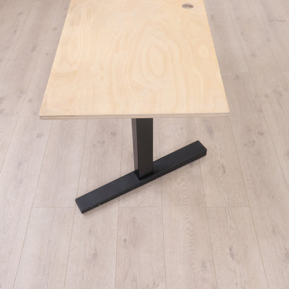 Sort elektrisk hev/senk arbeidsbord med memory-styreenhet