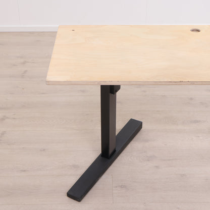 Sort elektrisk hev/senk arbeidsbord med memory-styreenhet