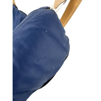 Blå stol fra Vatne Møbler, skinn