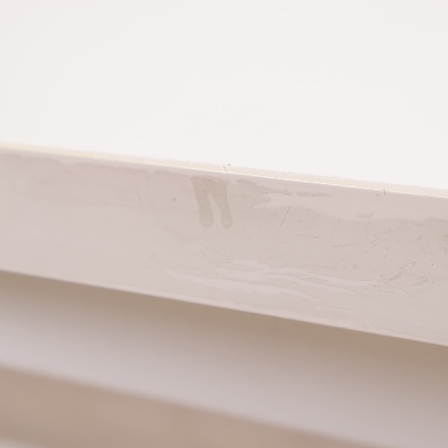 (240/303 x 100 cm) Helhvitt møtebord med tilleggsplate