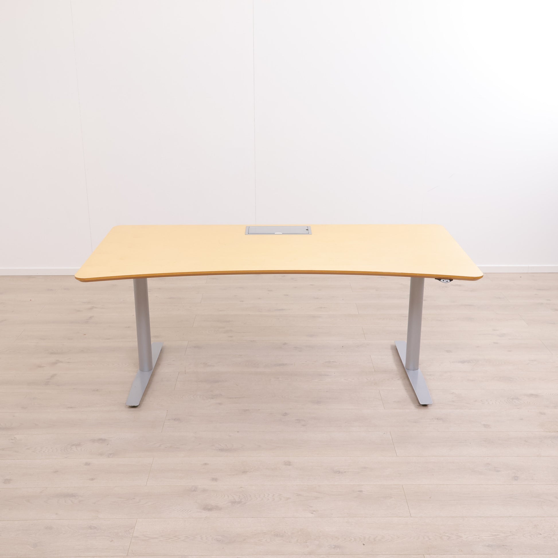 Elektrisk hev/senk skrivebord med magebue. 180x90 cm
