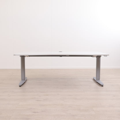 Kinnarps elektrisk hev/senk skrivebord. 180×90