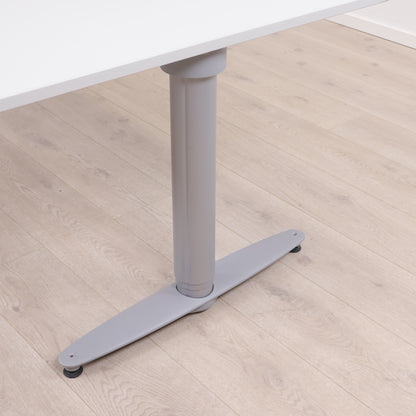 Kinnarps elektrisk hev/senk skrivebord. 180×90