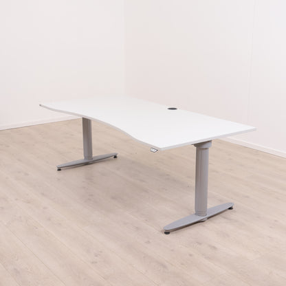 Kinnarps elektrisk hev/senk skrivebord. 180×90