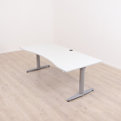 Kinnarps elektrisk hev/senk skrivebord. 180×90