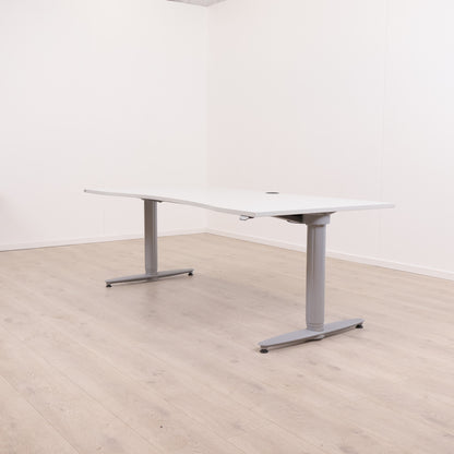 Kinnarps elektrisk hev/senk skrivebord. 180×90