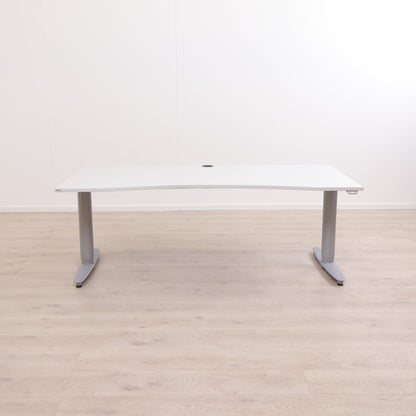 Kinnarps elektrisk hev/senk skrivebord. 180×90