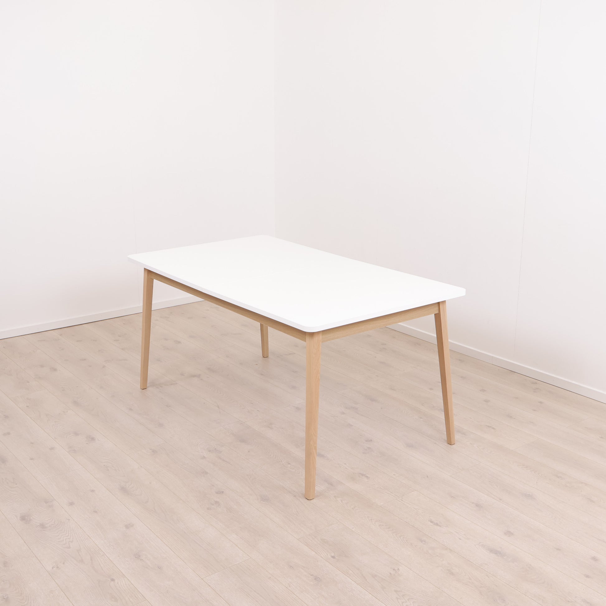 Kun brukt til utstilling | Spisebord GAMMELGAB. 90×160/200 – eik/hvit