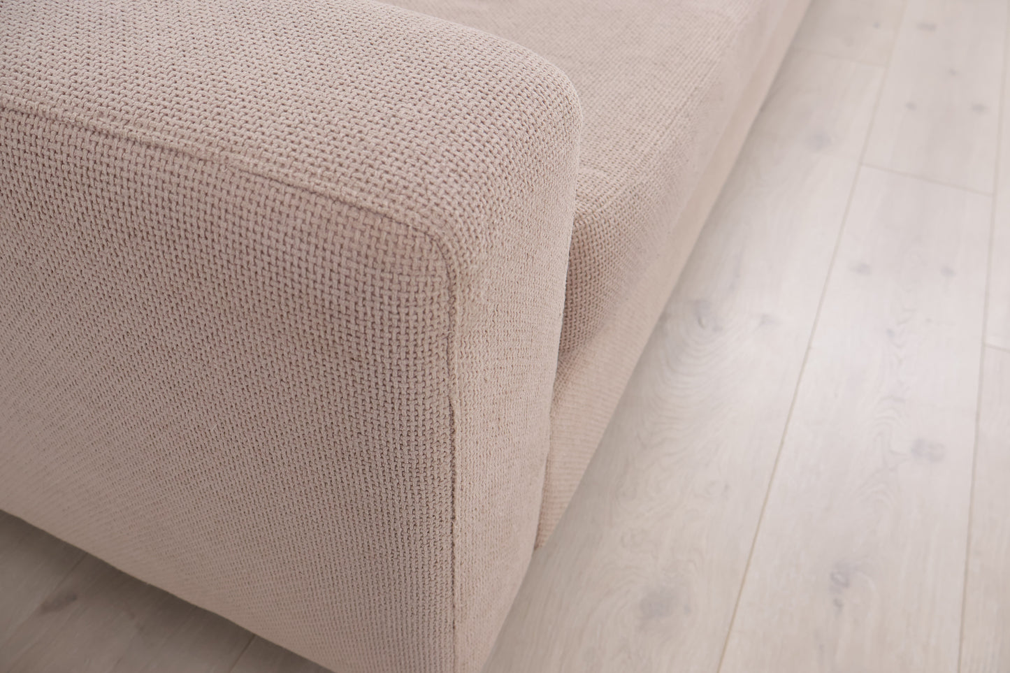 Nyrenset | Lys Bolia Milano 3-seter sofa med dunfyll i ryggputer