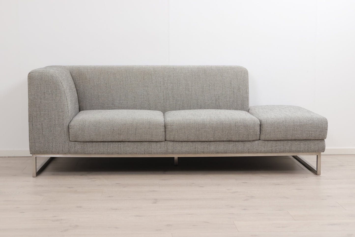 Nyrenset | Grå/beige 2,5-seter sofa med åpen ende