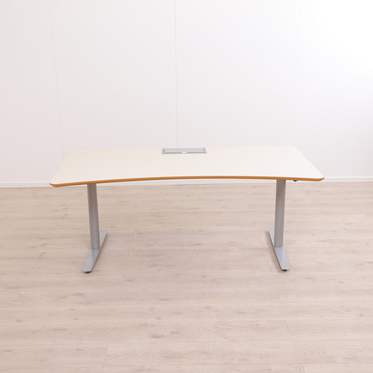 Elektrisk hev/senk skrivebord med magebue. 180 x 90 cm