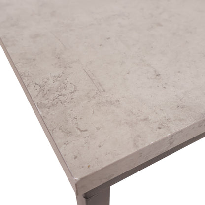 Sofabord med betongfinish