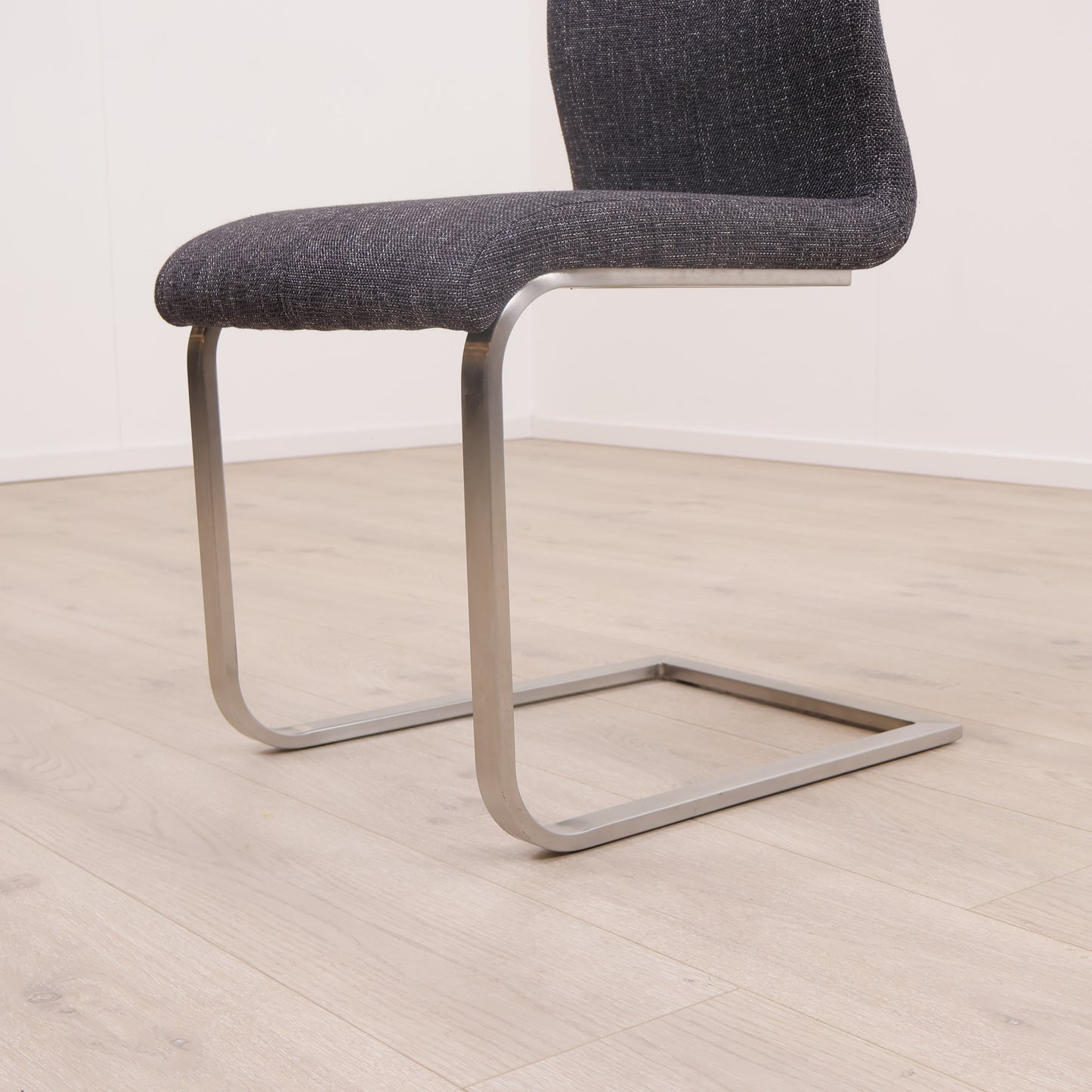 A-møbler spisestol i minimalistisk design
