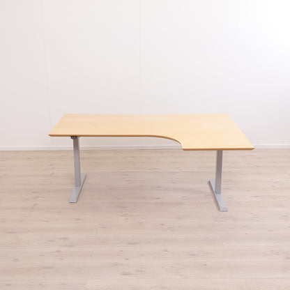 Elektrisk hev/senk skrivebord med høyresving. 180 x 120 cm