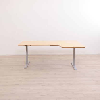 Elektrisk hev/senk skrivebord med høyresving. 180 x 120 cm