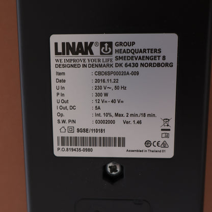 Elektrisk hev/senk skrivebord med høyresving. 180 x 120 cm