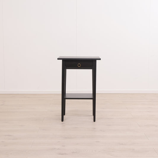 IKEA Hemnes brunsvart nattbord med skuff og hylleseksjon til oppbevaring
