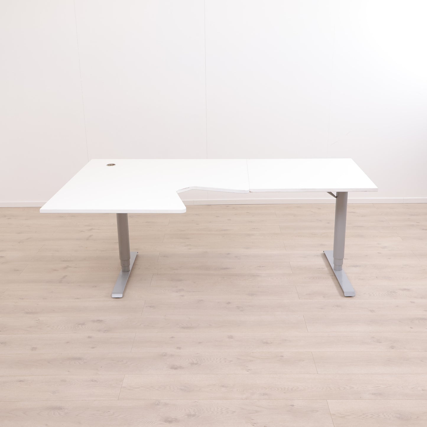 (200 x 80/120 cm) Elektrisk hev/senk skrivebord med venstresving og hvit bordplate