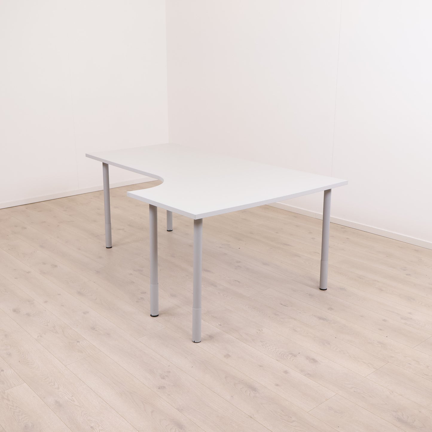 Skrivebord høyresving med grå bordplate