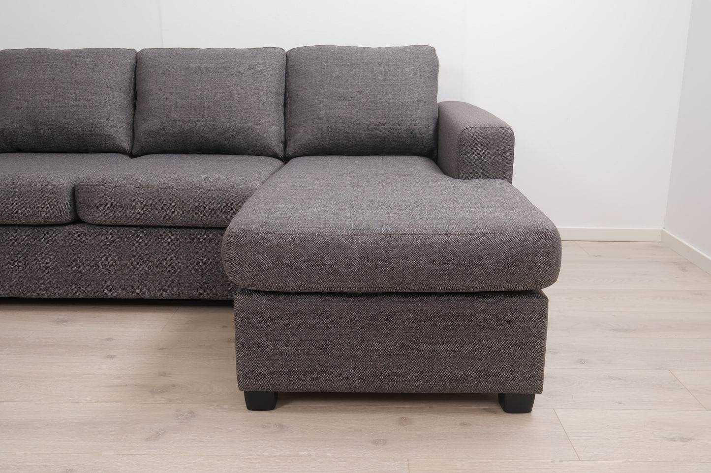 Nyrenset | Grå/brun u-sofa med sjeselong