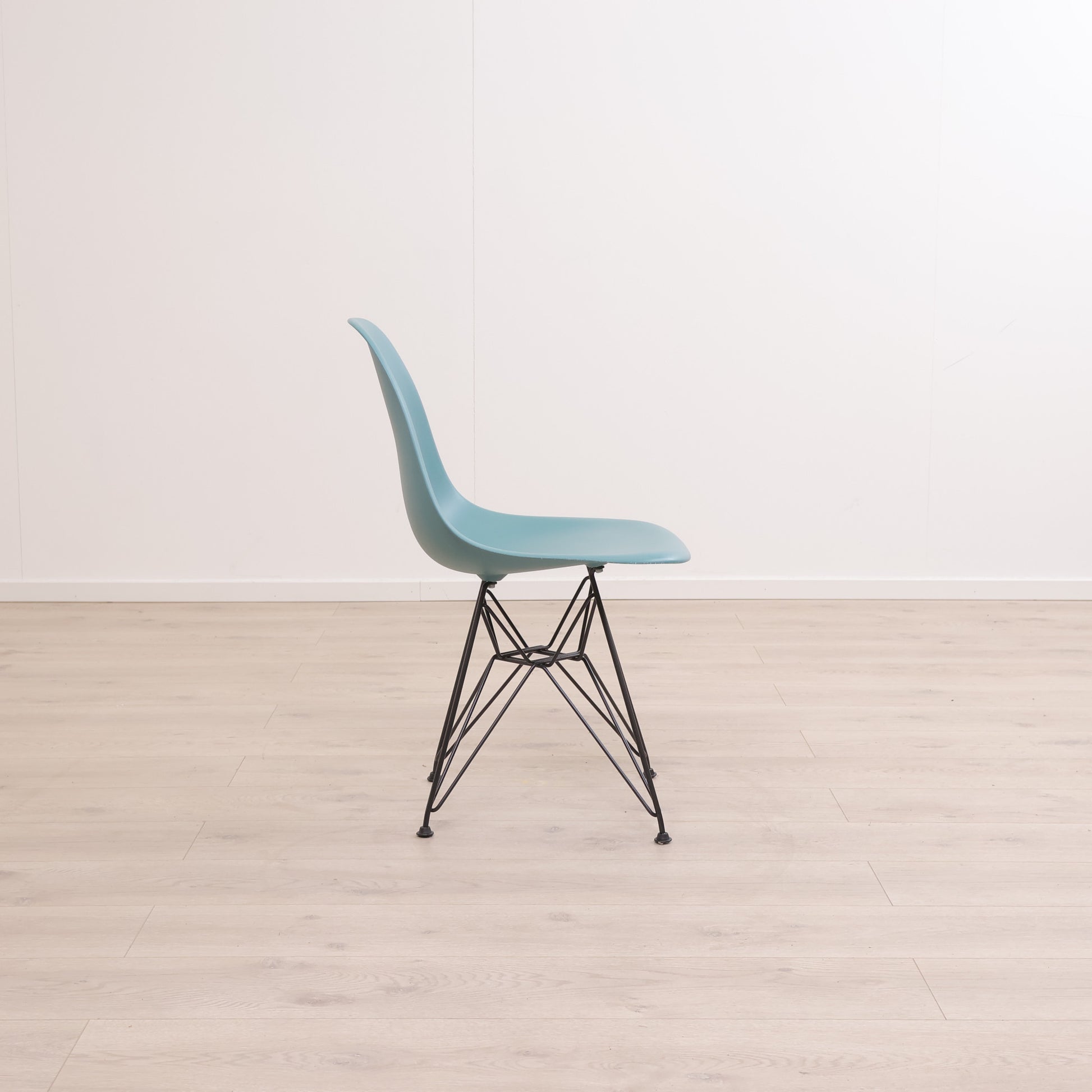 Vitra Eames Plastic Side Chair