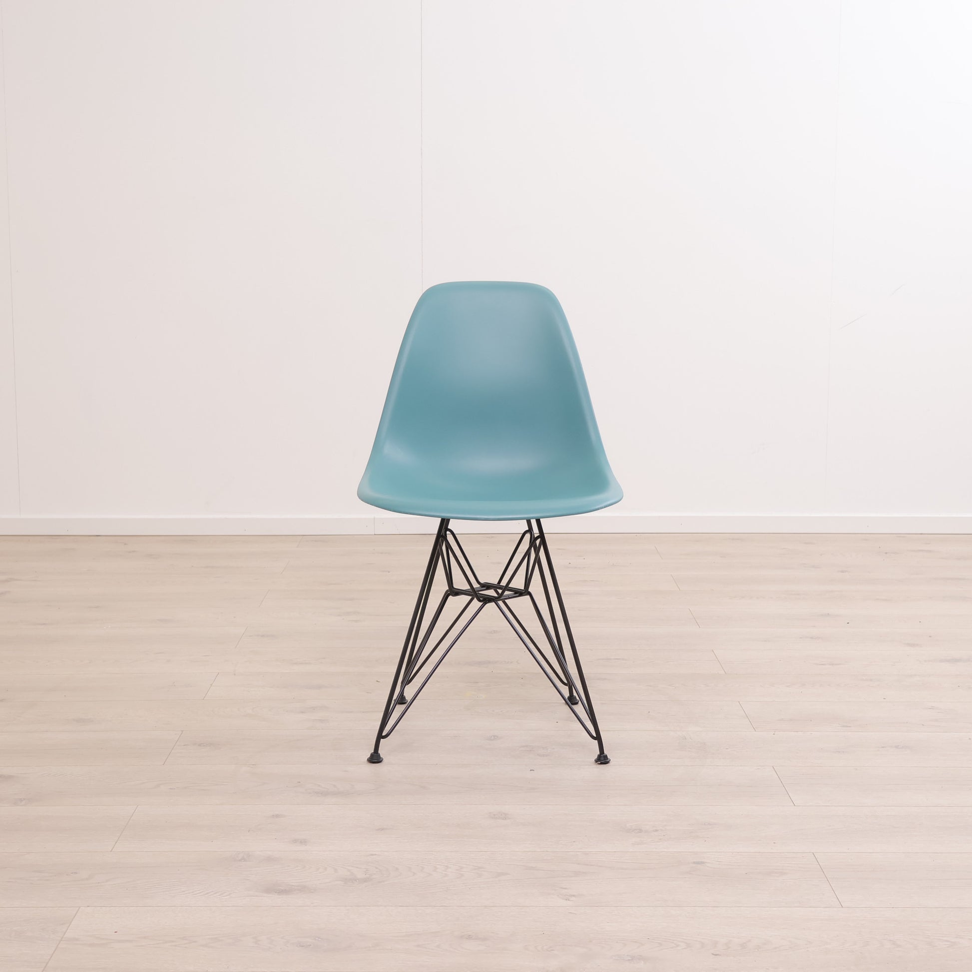 Vitra Eames Plastic Side Chair