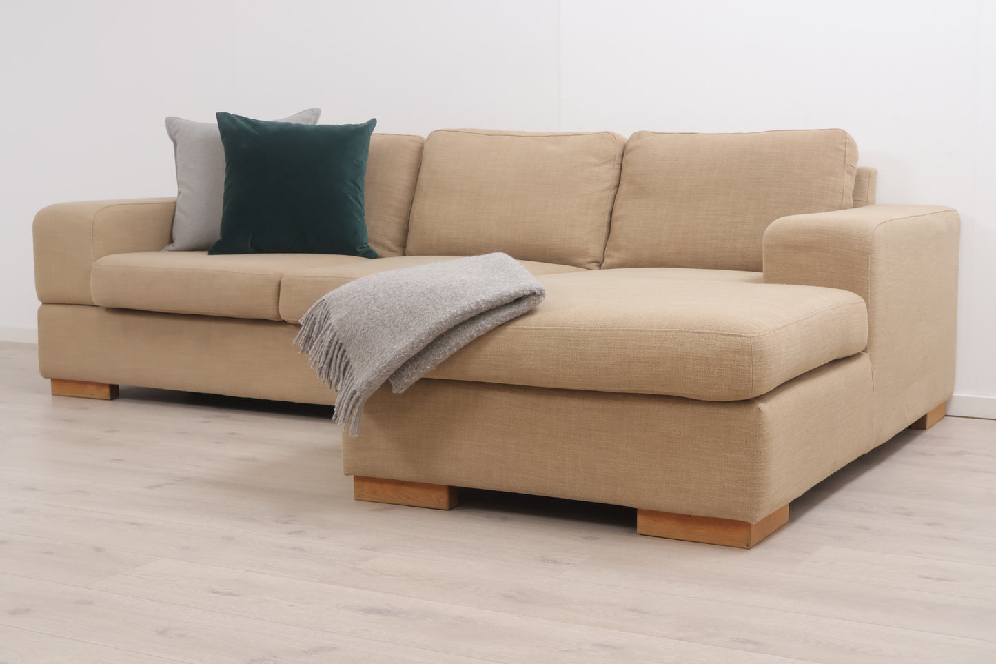 Nyrenset | Beige Hjort Knudsen sjeselongsofa