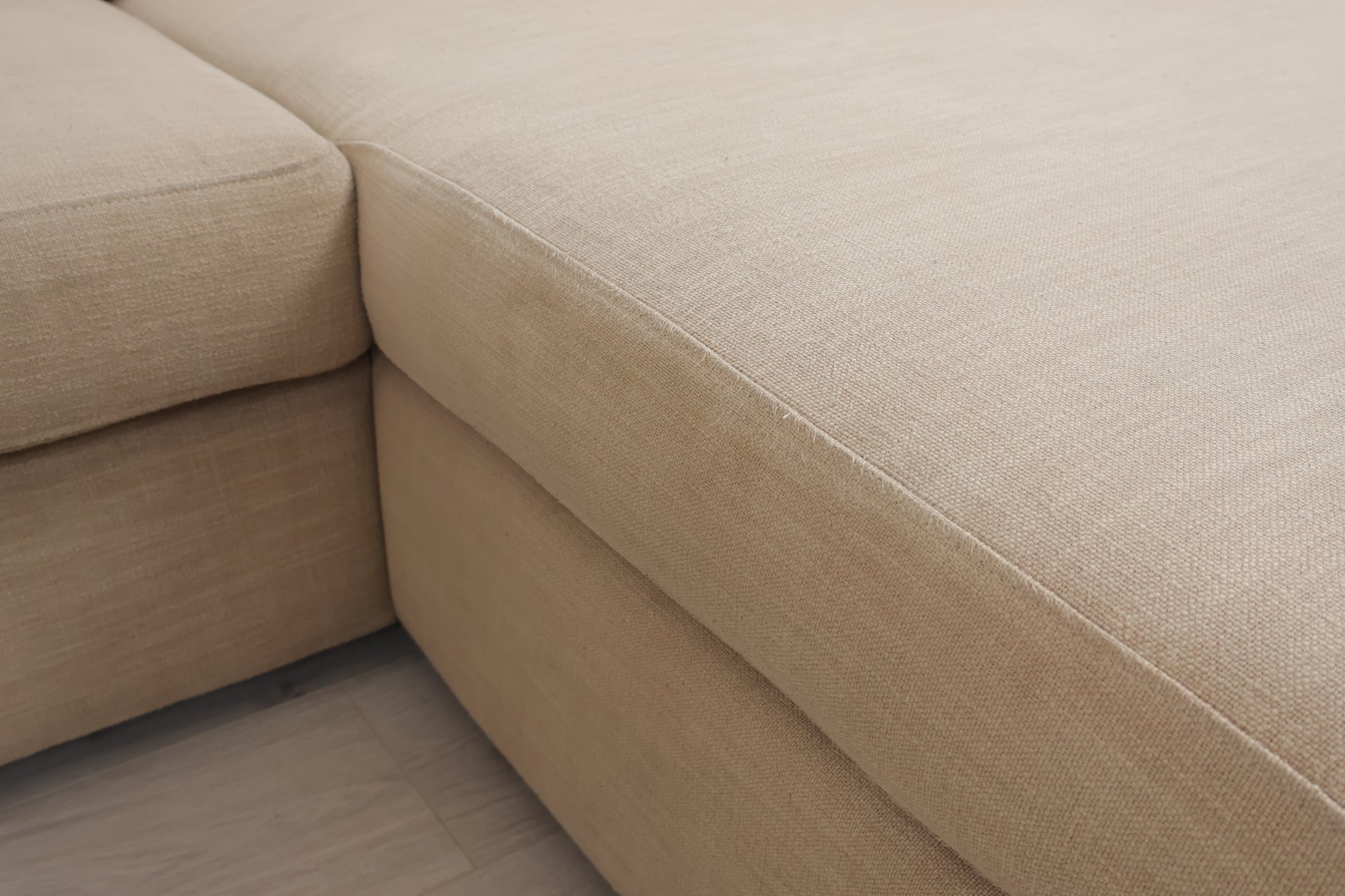 Nyrenset | Beige Hjort Knudsen sjeselongsofa