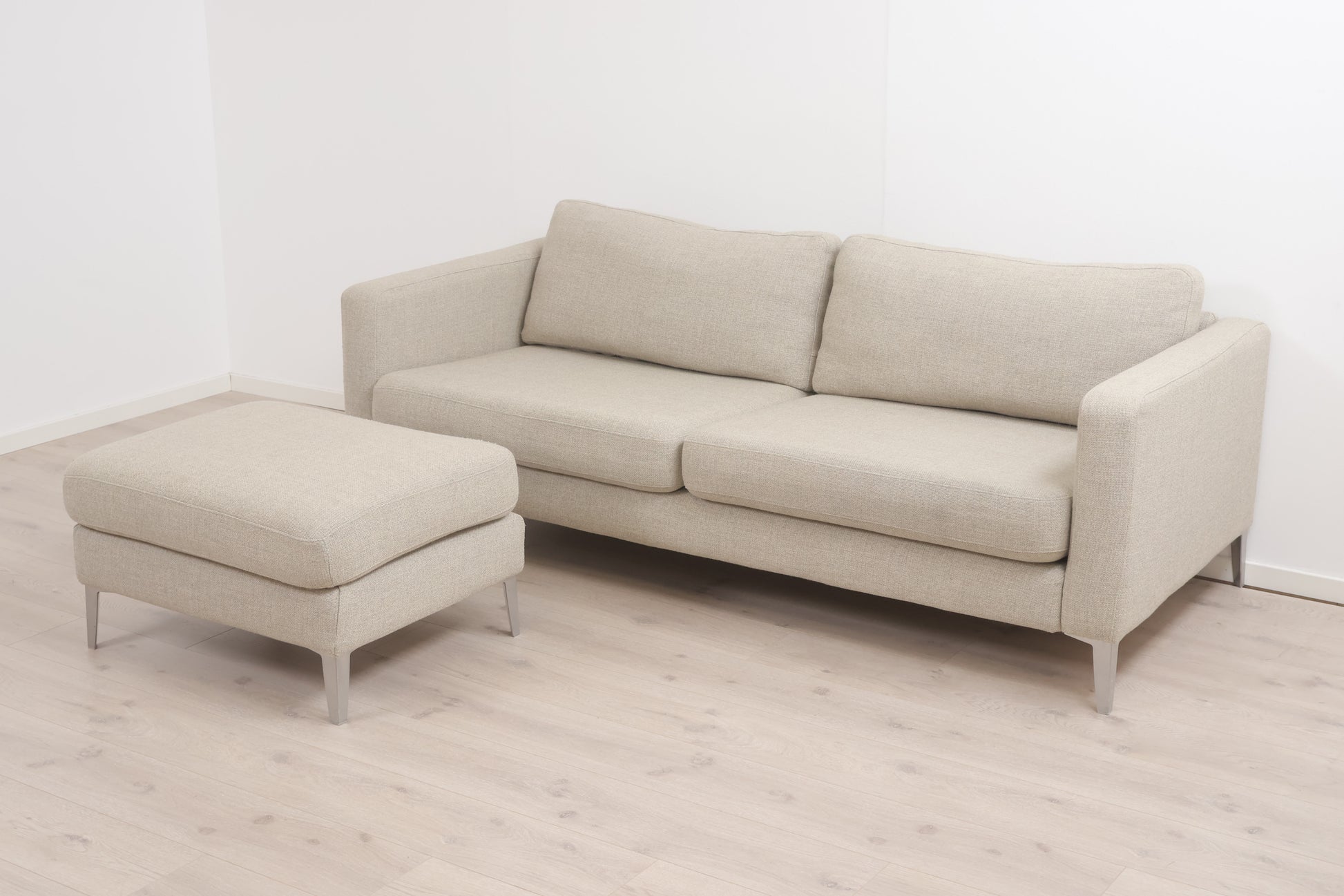 Nyrenset | Beige IKEA Karlstad 3-seter sofa med puff