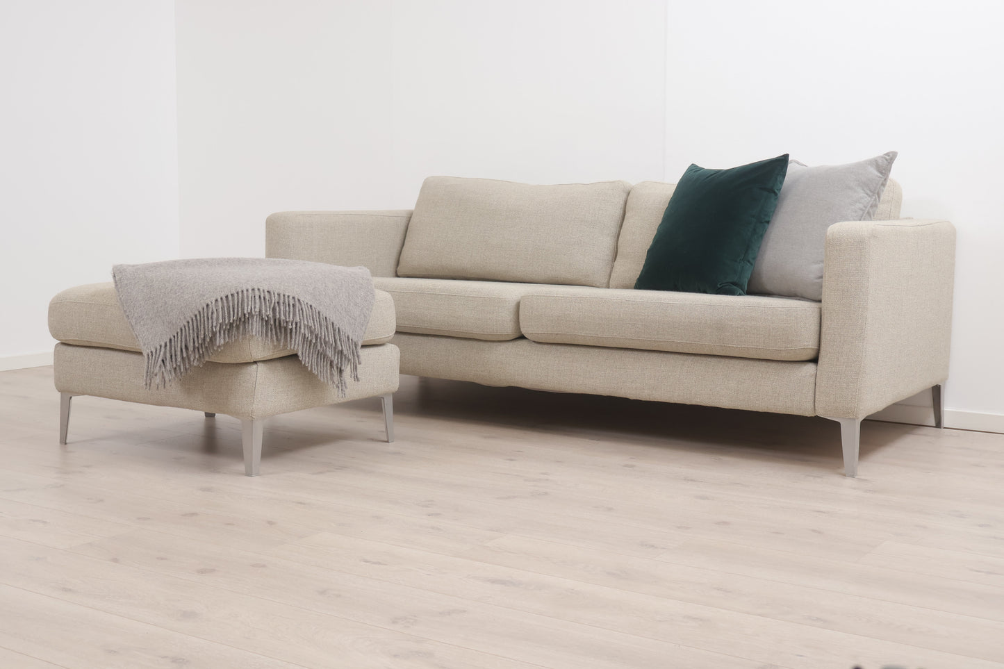 Nyrenset | Beige IKEA Karlstad 3-seter sofa med puff