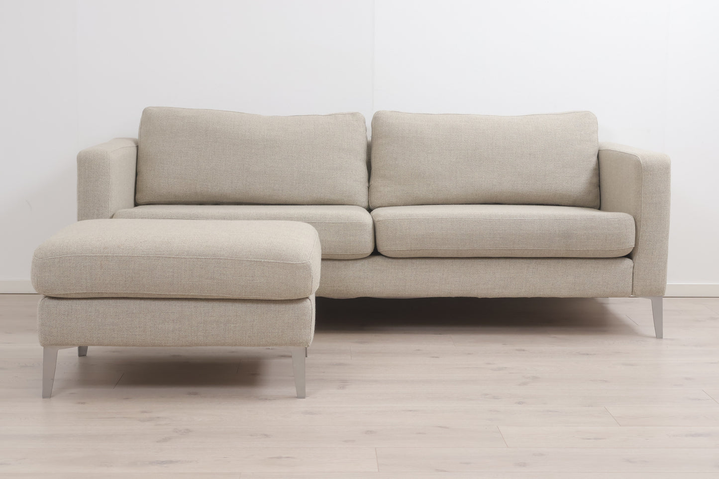 Nyrenset | Beige IKEA Karlstad 3-seter sofa med puff