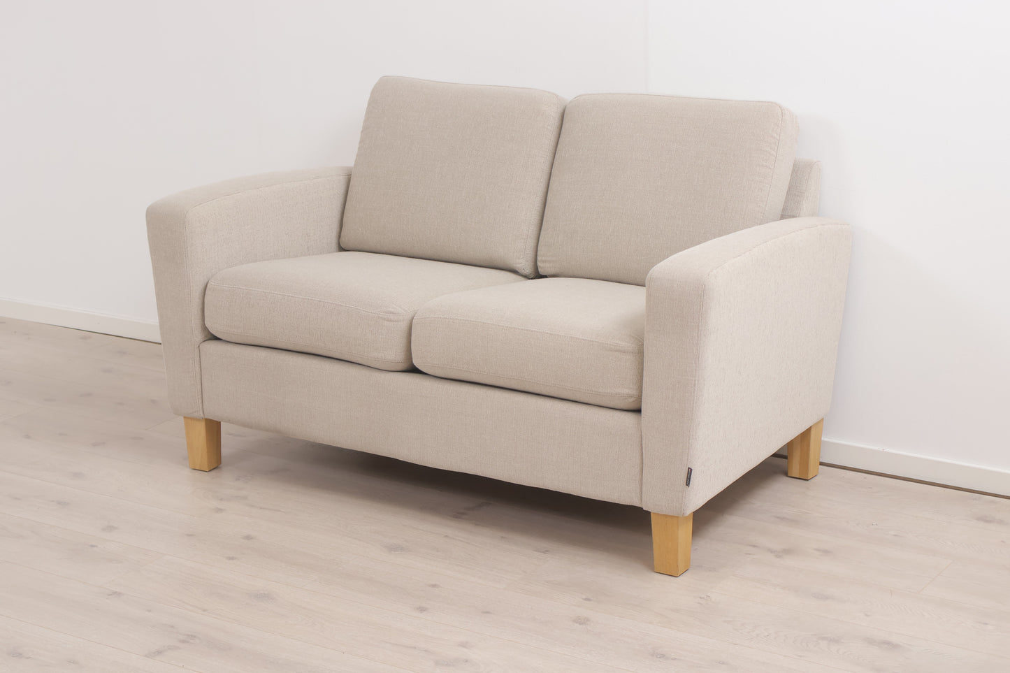 Nyrenset | Lys beige Formfin 2-seter sofa