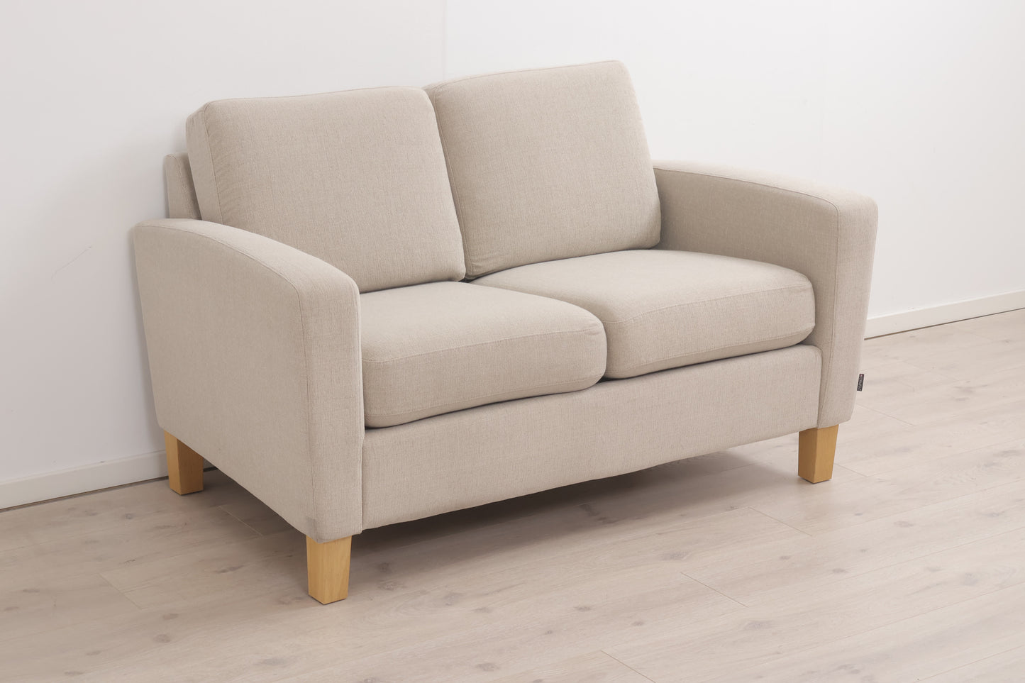 Nyrenset | Lys beige Formfin 2-seter sofa