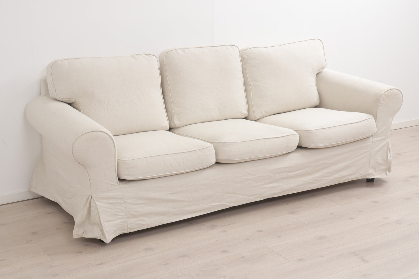 Nyrenset | Hvit IKEA Ektorp 3-seter sofa