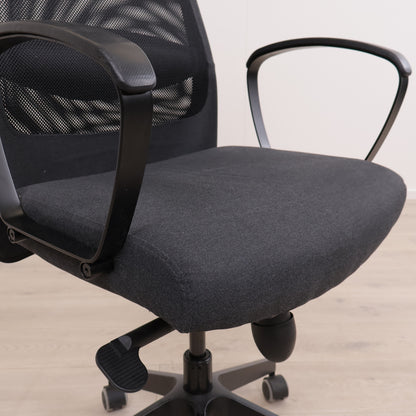 IKEA Markus kontorstol med armlener og høy rygg