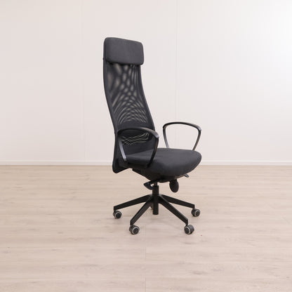 IKEA Markus kontorstol med armlener og høy rygg