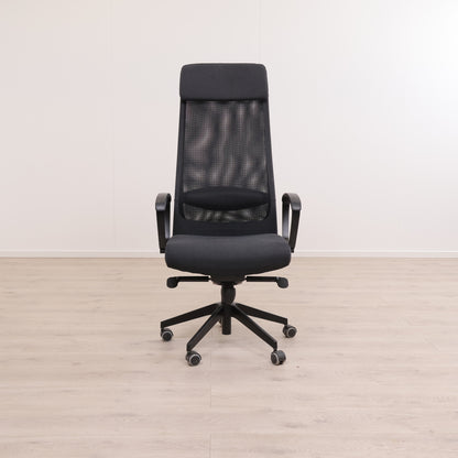 IKEA Markus kontorstol med armlener og høy rygg